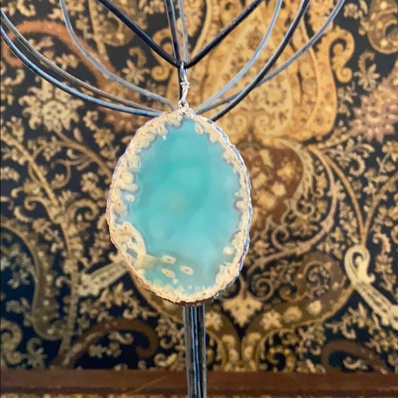 Jewelry - Beautiful Agate Geode Slice Crystal Necklace